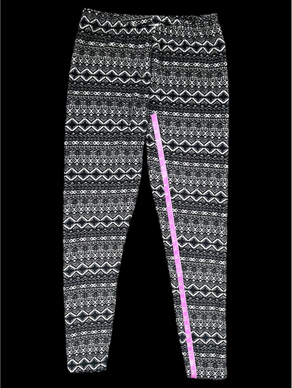 Vintage Sofra Monochrome Geometric Tribal Print Leggings View 4